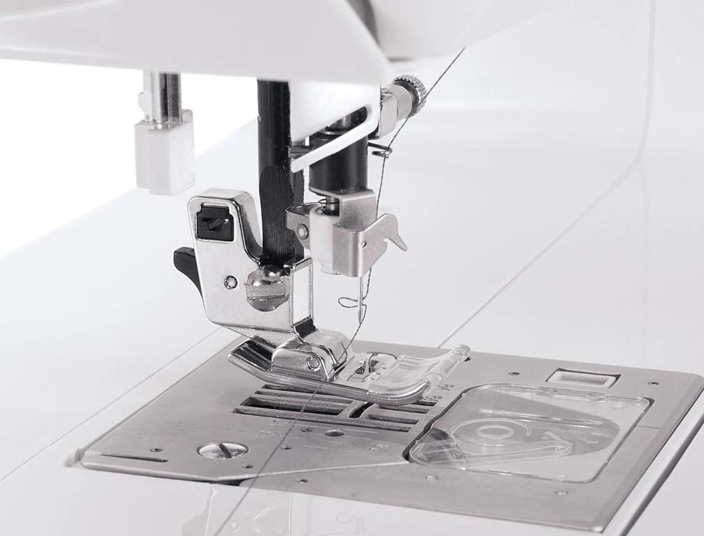 Futura™ XL400 Sewing and Embroidery Machine