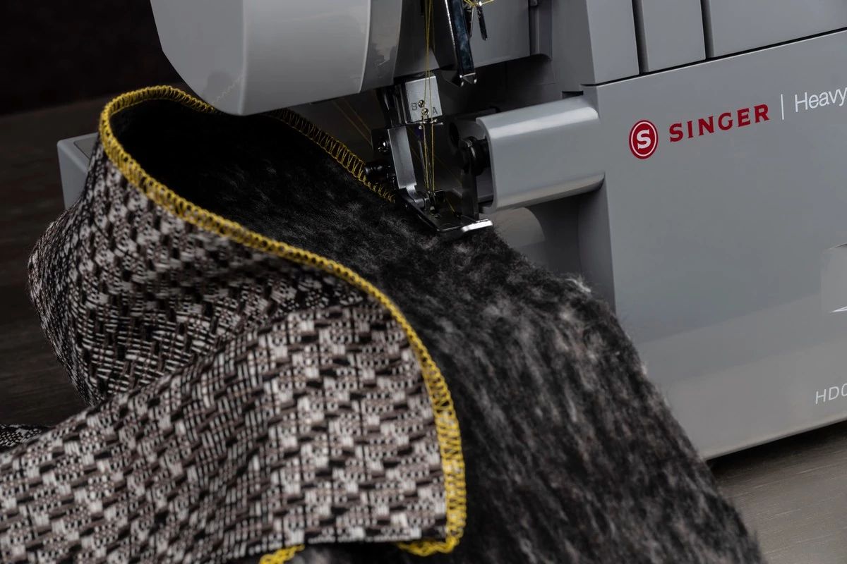 Singer HD0400S Heavy Duty Serger. Buy now Sale Price 279.99 limited stock!