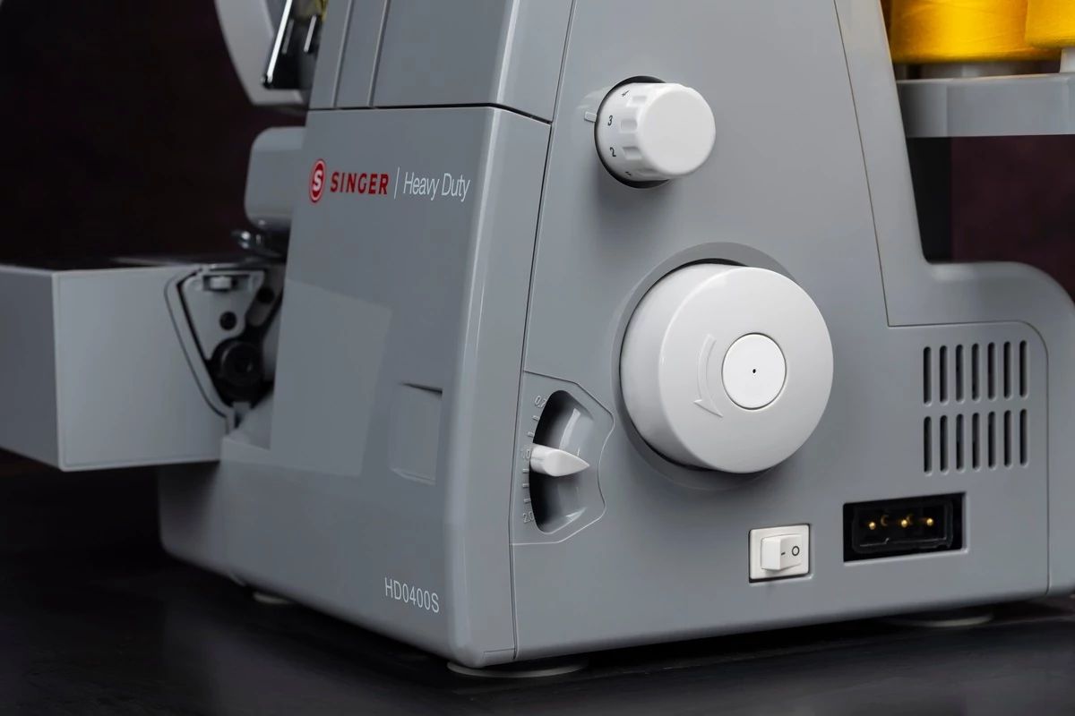 Singer HD0400S Heavy Duty Serger. Buy now Sale Price 279.99 limited stock!