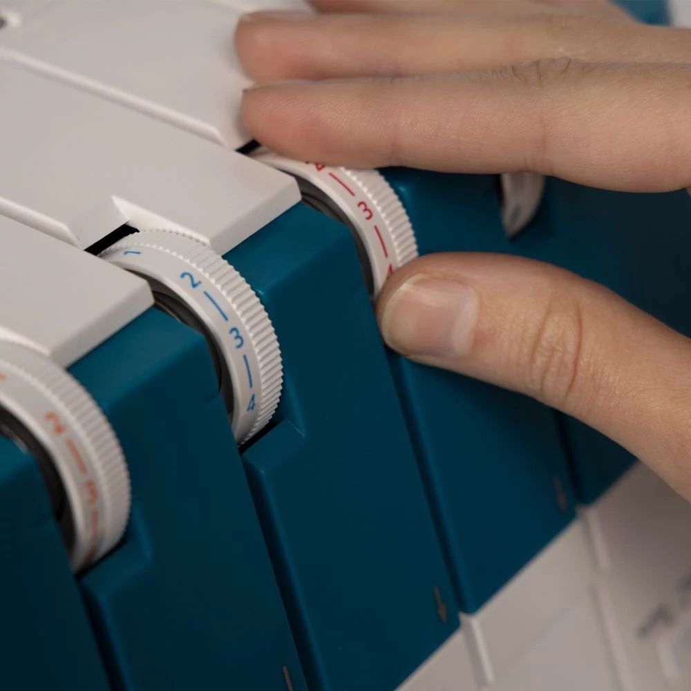 admire™ air 5000 Overlock Machine