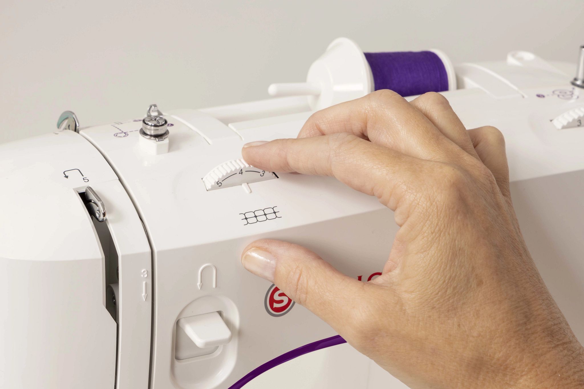 Singer M3500 Sewing Machine + 85 accessories