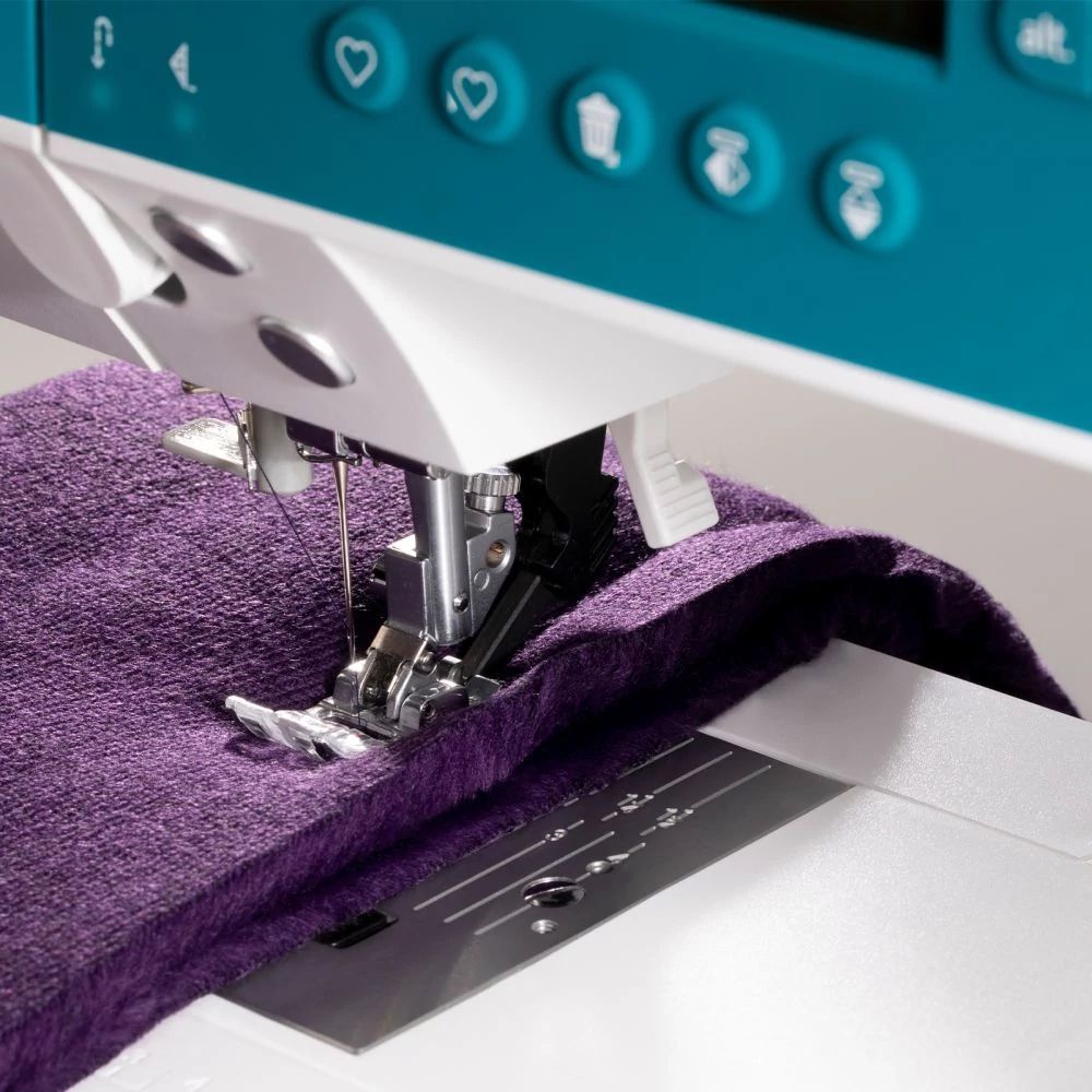 ambition™ 620 Sewing Machine + GIFT w/PURCHASE