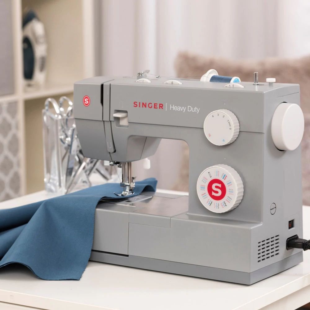 Singer Heavy Duty 4452 Sewing Machine for Sale in Lake Forest, CA
