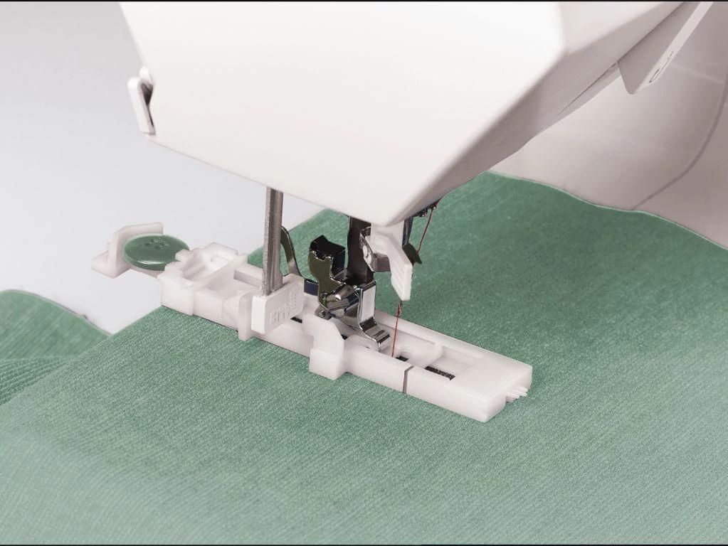 Singer Tradition 2277 Sewing Machine + 75 accessories