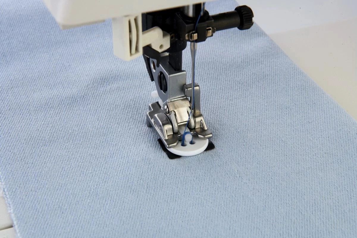 a good tool: Button Sewing Foot - girl. Inspired.